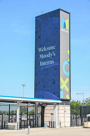Moodys-4